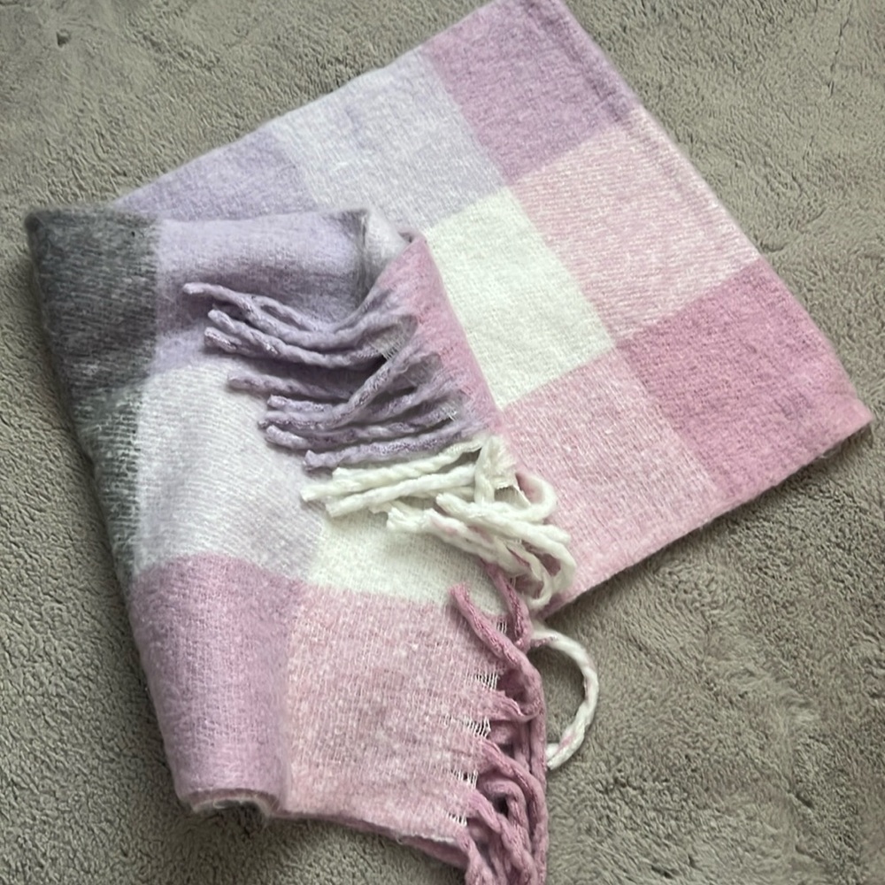 Steve Madden new purple pink scarf